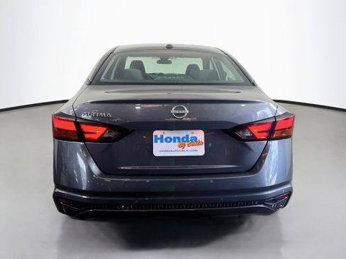 Used 2025 Nissan Altima 2.5 SV FWD image 17