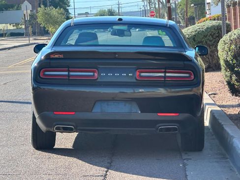 Used 2018 Dodge Challenger SXT image 5