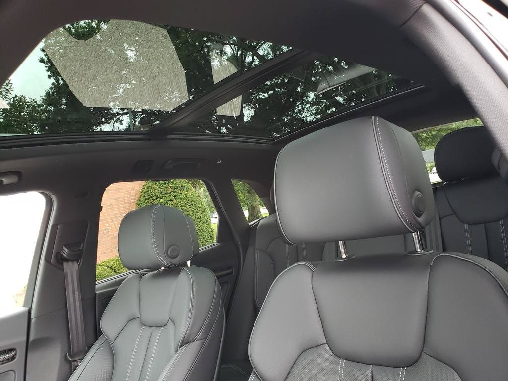 Used 2023 Audi SQ5 Prestige w/ Prestige Package AWD/4WD image 10
