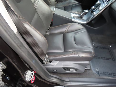 Used 2017 Volvo XC60 T5 Dynamic w/ Preferred Option Package image 21