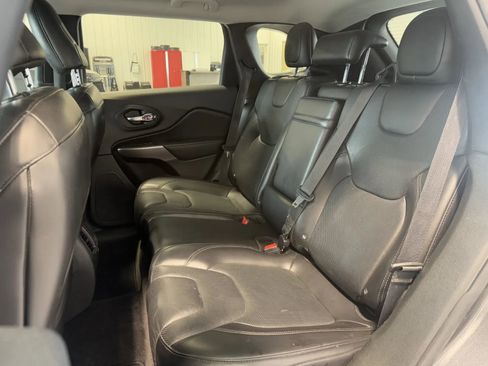 Used 2019 Jeep Cherokee Limited AWD/4WD image 15