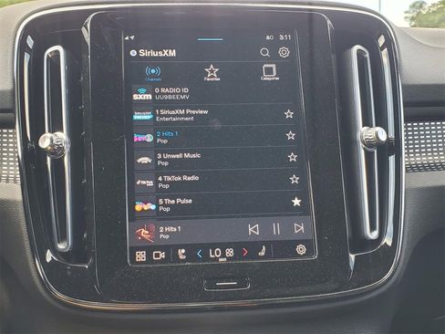 Used 2023 Volvo XC40 B5 Plus w/ Protection Package Premier image 28