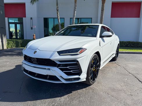 Used 2021 Lamborghini Urus image 10