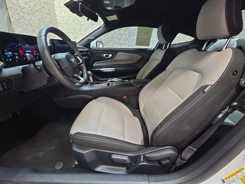 Used 2024 Ford Mustang Coupe image 13