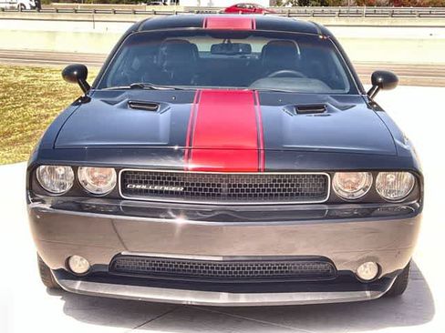 Used 2013 Dodge Challenger SXT RWD image 7