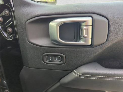 Used 2020 Jeep Gladiator Overland w/ Popular Equipment Package image 27