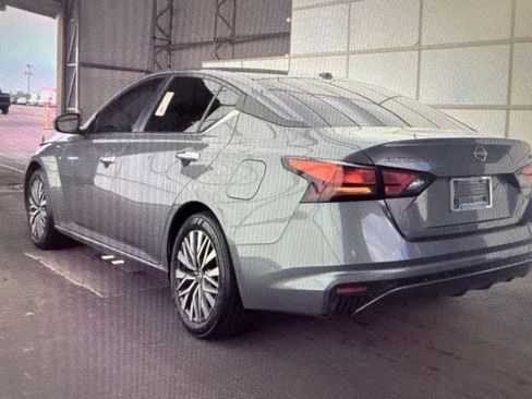 Used 2024 Nissan Altima 2.5 SV FWD image 9