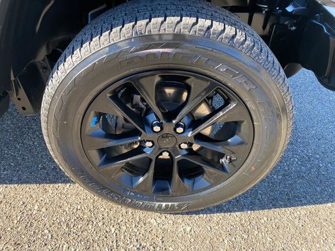 Used 2022 Jeep Wrangler Unlimited Sahara image 32