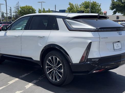 Certified 2024 Cadillac Lyriq Sport AWD/4WD image 12