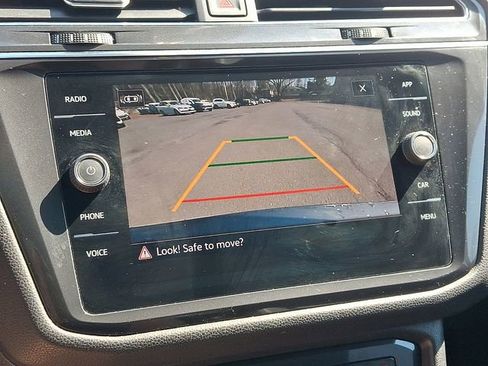 Certified 2022 Volkswagen Tiguan SE w/ Panoramic Sunroof Package image 24