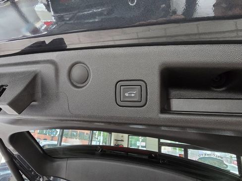 Used 2023 Chevrolet Equinox LT image 34