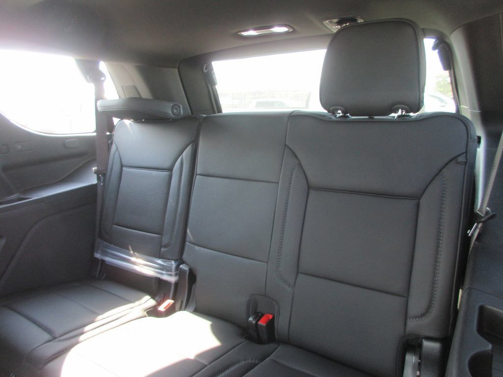 New 2026 GMC Yukon Denali w/ Denali Reserve Package AWD/4WD image 16