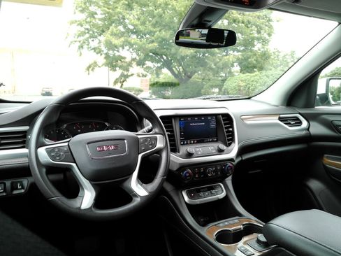 Certified 2023 GMC Acadia SLE w/ Driver Convenience Package AWD/4WD image 9
