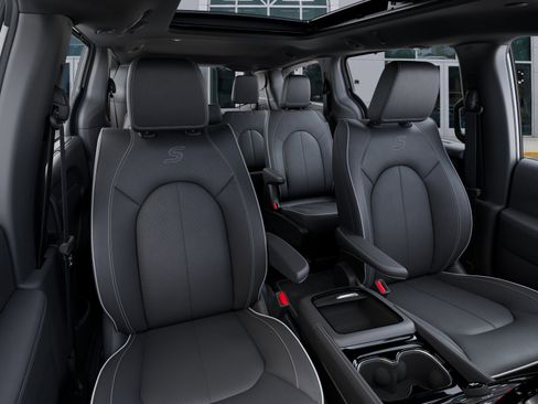 New 2026 Chrysler Pacifica Limited w/ S Appearance Package image 16