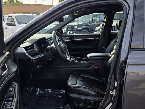 Certified 2024 Jeep Grand Cherokee L Limited w/ Luxury Tech Group II image 12