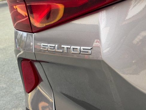 Used 2022 Kia Seltos LX image 17