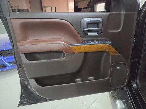 Used 2018 Chevrolet Silverado 2500 High Country w/ Duramax Plus Package image 18