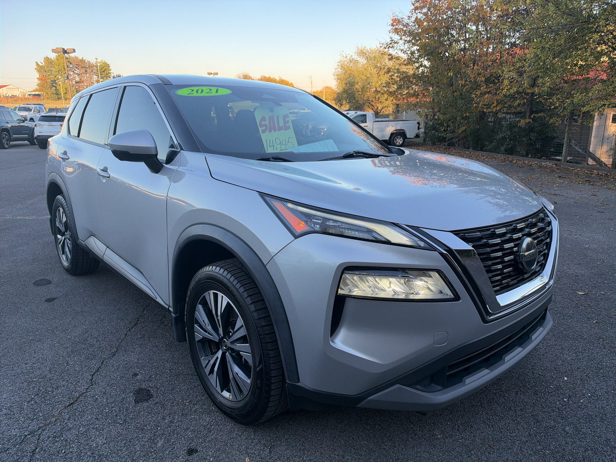 Used 2021 Nissan Rogue SV AWD/4WD image 3