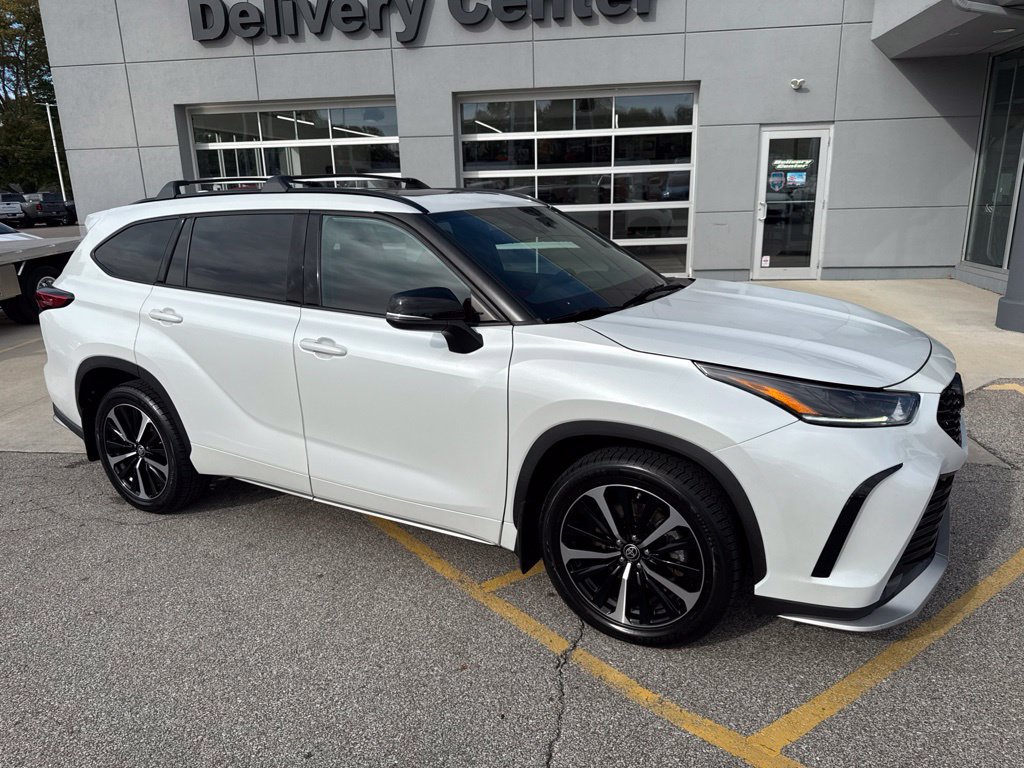 Used 2022 Toyota Highlander XSE AWD/4WD image 7