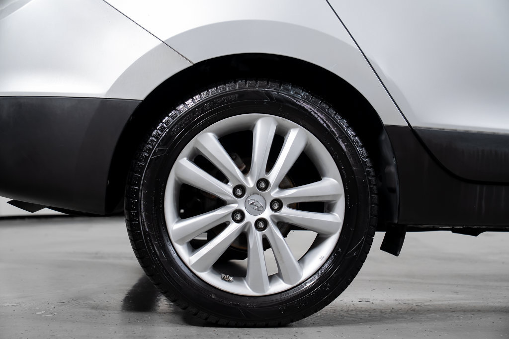 Used 2010 Hyundai Tucson Limited w/ Premium Pkg 4 FWD image 7