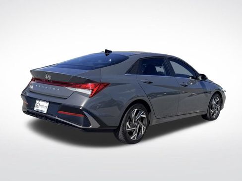Used 2024 Hyundai Elantra SEL w/ Convenience Package FWD image 7