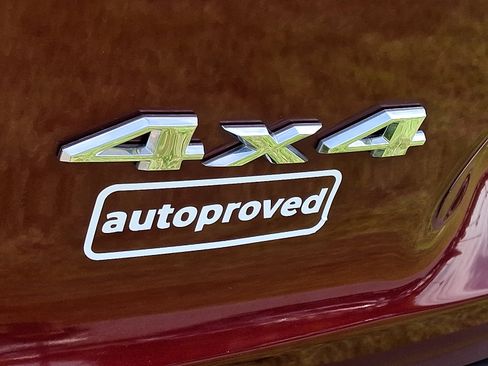Used 2019 Jeep Cherokee Latitude Plus w/ Cold Weather Group AWD/4WD image 31