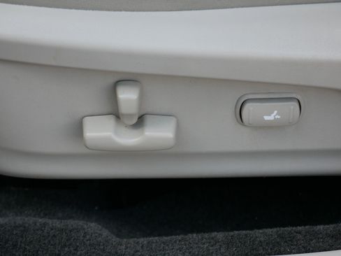 Used 2011 Subaru Outback 2.5i Premium w/ All-Weather Pkg AWD/4WD image 19