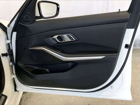 Used 2022 BMW 330i Sedan w/ Convenience Package RWD image 25