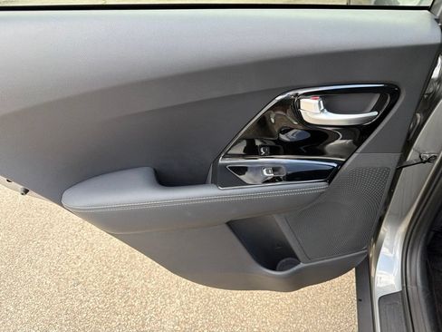 Used 2022 Kia Niro LXS FWD image 13