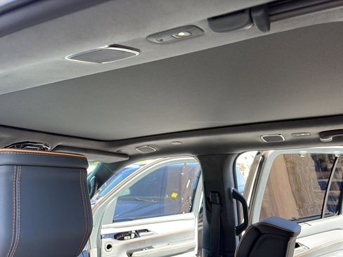 Used 2022 Jeep Grand Wagoneer Series III w/ Flexible Seating Group image 19