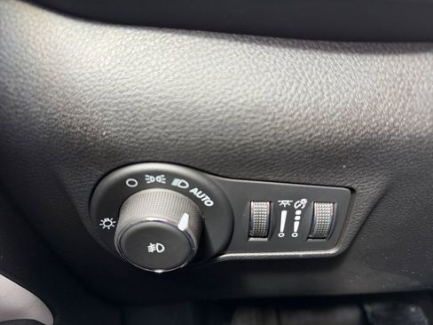 Used 2024 Jeep Compass Limited image 18