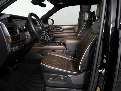 Used 2025 GMC Yukon XL Denali Ultimate image 17