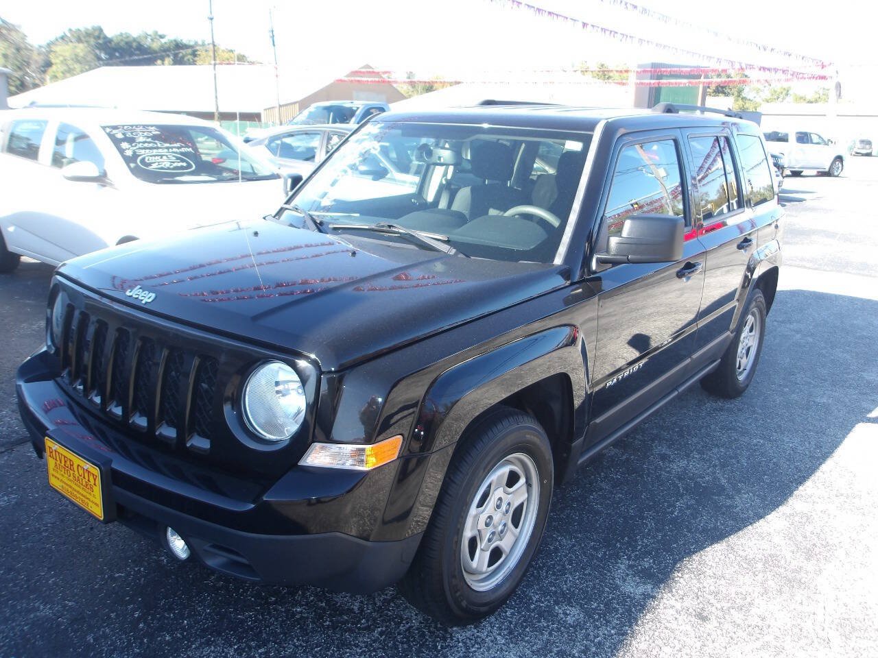 Used 2016 Jeep Patriot Sport w/ Power Value Group FWD image 3