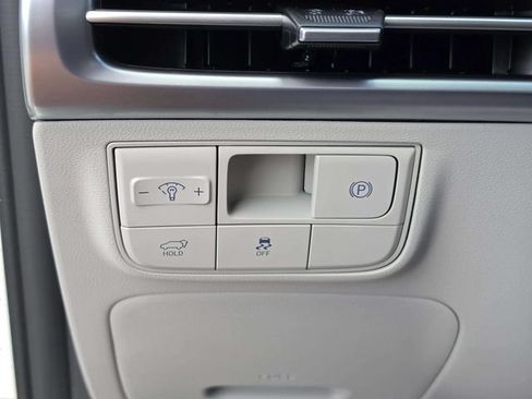 New 2026 Hyundai Tucson Limited FWD image 13