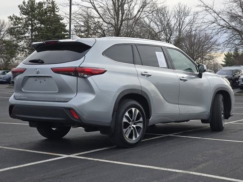 Used 2021 Toyota Highlander XLE image 19