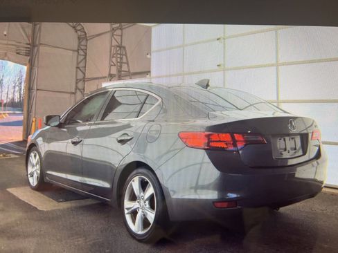 Used 2013 Acura ILX w/ Technology Package image 2