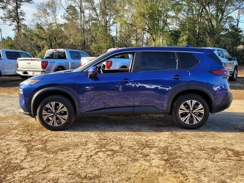 Used 2023 Nissan Rogue SV image 4