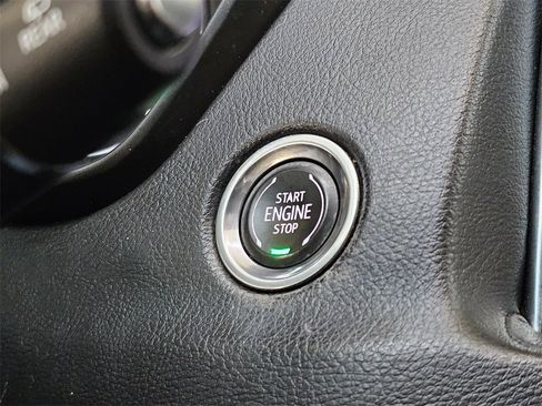 Used 2020 Cadillac XT4 Premium Luxury image 33