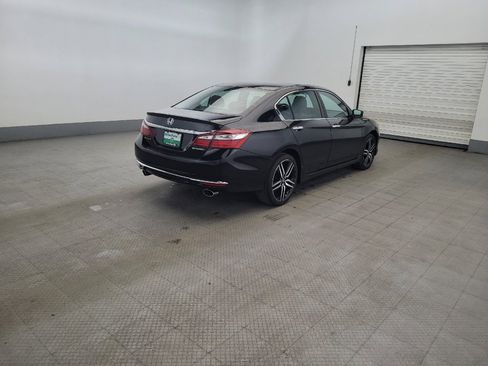 Used 2016 Honda Accord Sport image 9