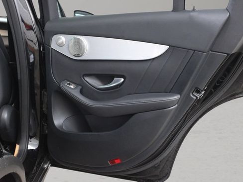 Used 2021 Mercedes-Benz GLC 300 image 29
