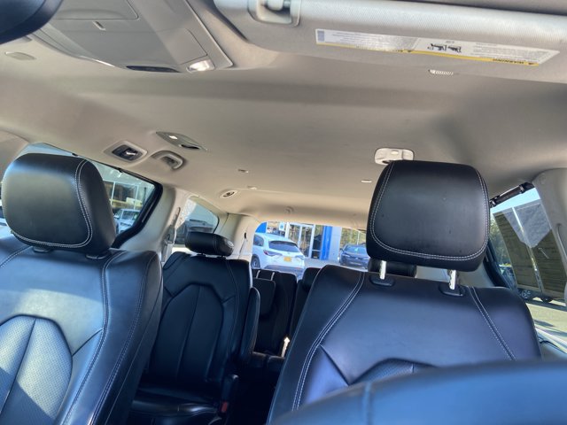 Used 2023 Chrysler Pacifica Touring-L FWD image 29
