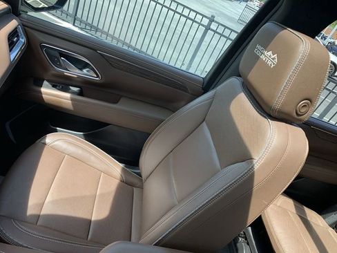 Used 2024 Chevrolet Suburban High Country image 31