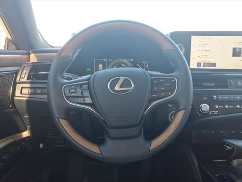 Used 2025 Lexus ES 300h w/ Luxury Package image 19