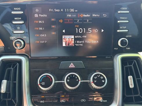 Used 2023 Kia Sorento LX FWD image 12