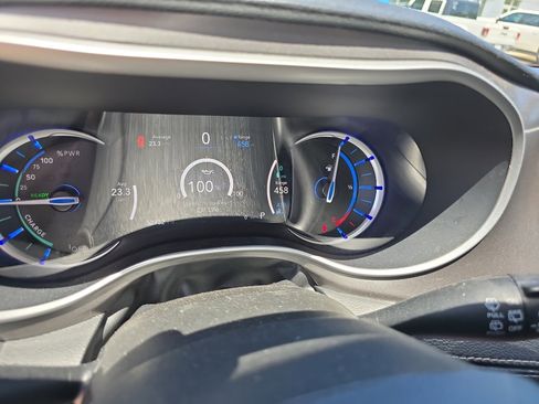Used 2024 Chrysler Pacifica Limited FWD image 19