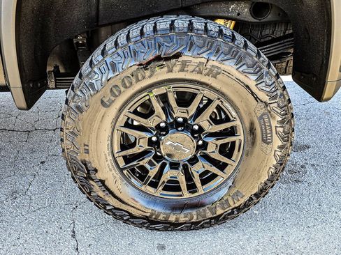 Certified 2025 Chevrolet Silverado 2500 ZR2 w/ Technology Package image 10