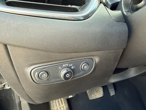 Used 2020 Chevrolet Equinox LT AWD/4WD image 19