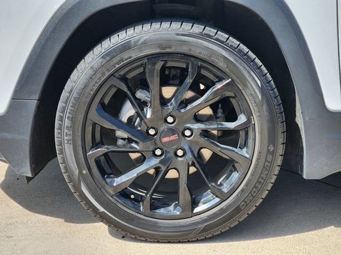 Used 2024 GMC Terrain SLE w/ Driver Convenience Package FWD image 15