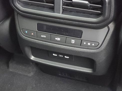 New 2025 Honda Pilot Touring image 31