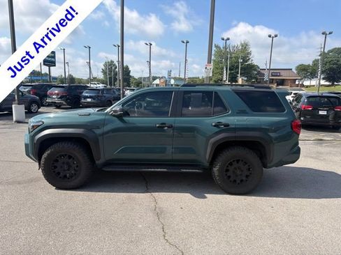 Used 2025 Toyota 4Runner TRD Off-Road Premium AWD/4WD image 5